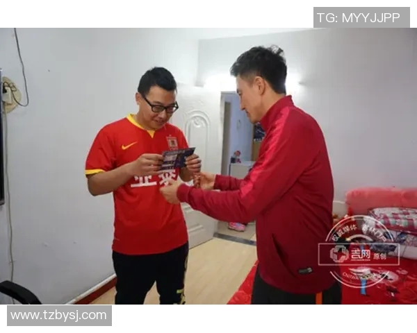 足球巨星暖心行动亲自登门为球迷送上意想不到的惊喜礼物